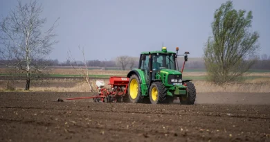 ТЕХНОЛОШКА РЕВОЛУЦИЈА ВО ПОМУРЈЕ: Робот за првпат сам посеа пченка на Балканот