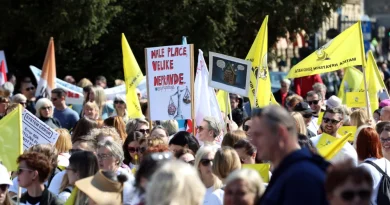 МАСОВЕН ПРОТЕСТ ВО ЗАГРЕБ: „Зголемете ги платите и пензиите или ќе се видиме на избори“