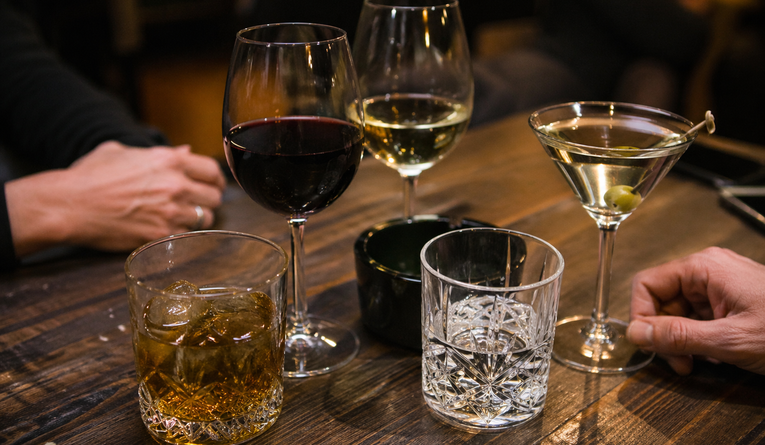 Дури и мали количини алкохол можат да го оштетат мозокот, покажува најновата студија