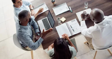 Три правила на комуникацијата поради кои луѓето нема да ве прекинуваат додека зборувате