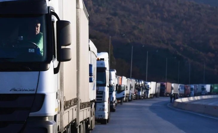 Закоњшек: Работиме на решение за професионалните превозници во Шенген зоната