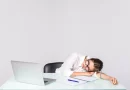 Спиете на работа? Во Јапонија би ви рекле: „Секоја чест!“