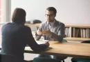 Како да станете личност со која е лесно да се разговара? Седум изрази кои треба да ги избегнувате