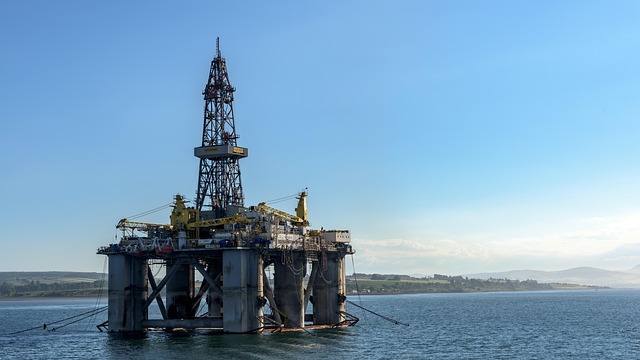 Алармантна анализа на Голдман Сакс: Глобалните залихи на нафта се на пат да достигнат осумгодишен минимум