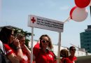 Пеколни горештини во Скопје: Црвениот крст излегува на улиците и бесплатно дели вода