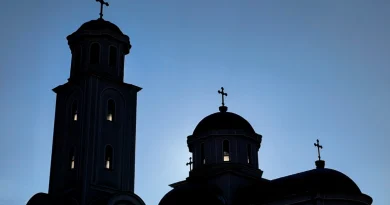 Колкави плати ќе земаат највисоките свештеници во Грција?