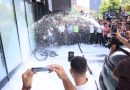 Револтирани косовски млекари го „поплавија“ Министерството за земјоделство со млеко