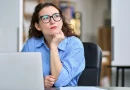 Менаџерите имаат сè повеќе вработени, а сè помалку време за нив – една работа особено трпи