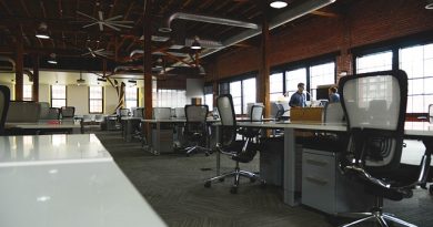 Предупредување од ‘Кумот на ВИ’: Следува бран масовна невработеност, вештачката интелигенција ги напаѓа канцелариските работни места