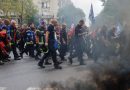 „Црн ден“ во Франција: Десетици илјади работници излегуваат на улиците низ земјата