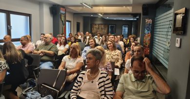 „Вештачката интелигенција никогаш нема да го замени наставникот“ – Одржана завршна конференција на проектот “ВИ – навигатори – оспособување на наставниците за ерата на вештачката интелигенција“ (Галерија)