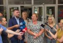 Министерката Јаневска и градоначалникот Митески им доделија таблет уреди на четвртоодделенците во Аеродром