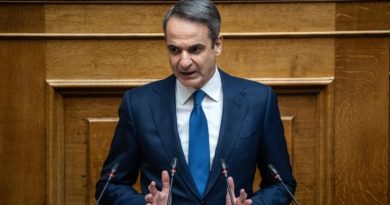 Грците ги очекуваат четиригодишни даночни олеснувања: Минималната плата ќе достигне 1.000 евра