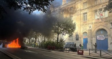 Франција: Затворени околу 400 училишта, министерот за образование на состанок со синдикатите, учениците и родителите