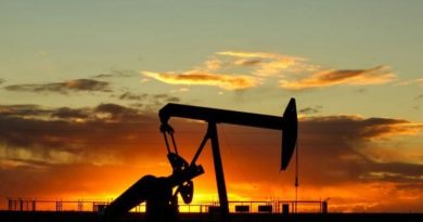 Цените на нафтата паѓаат откако Трамп ги суспендираше санкциите кон Русија